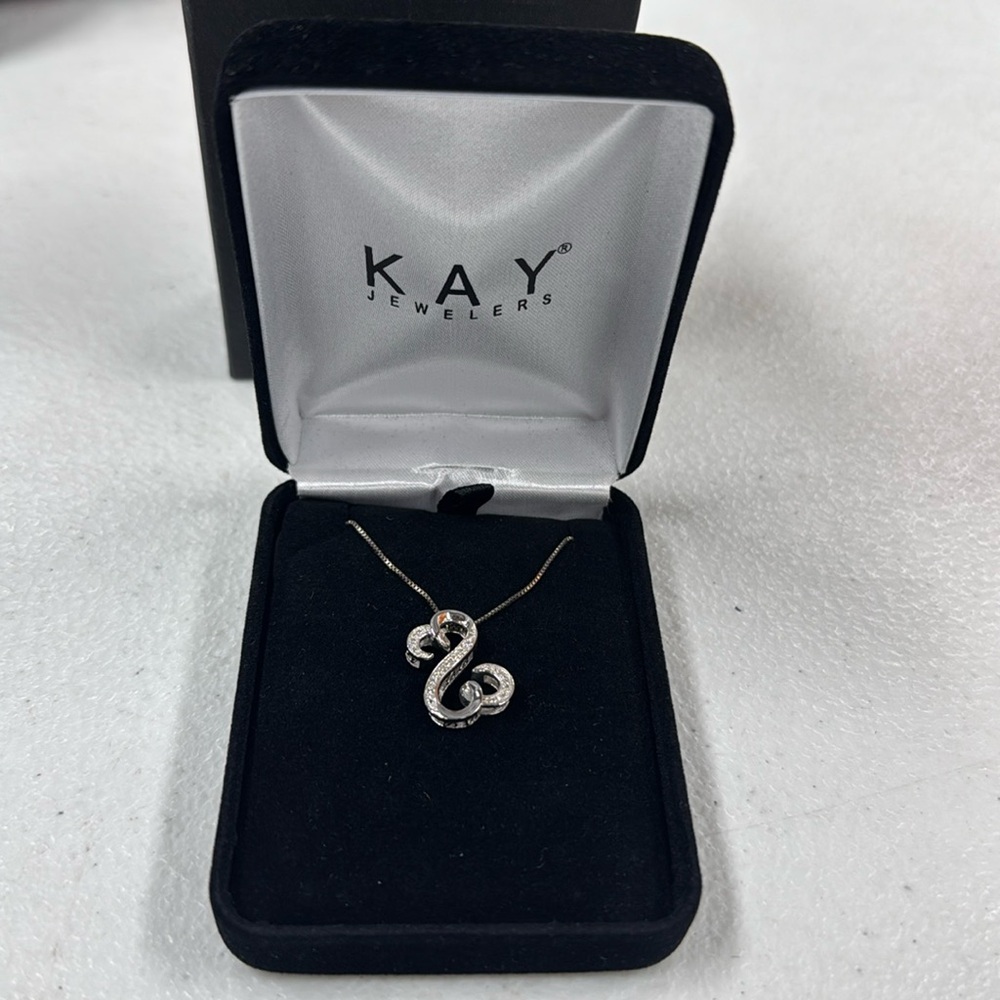 KAY JEWELERS NEW IN BOX Sterling Silver and Diamond double heart pendant